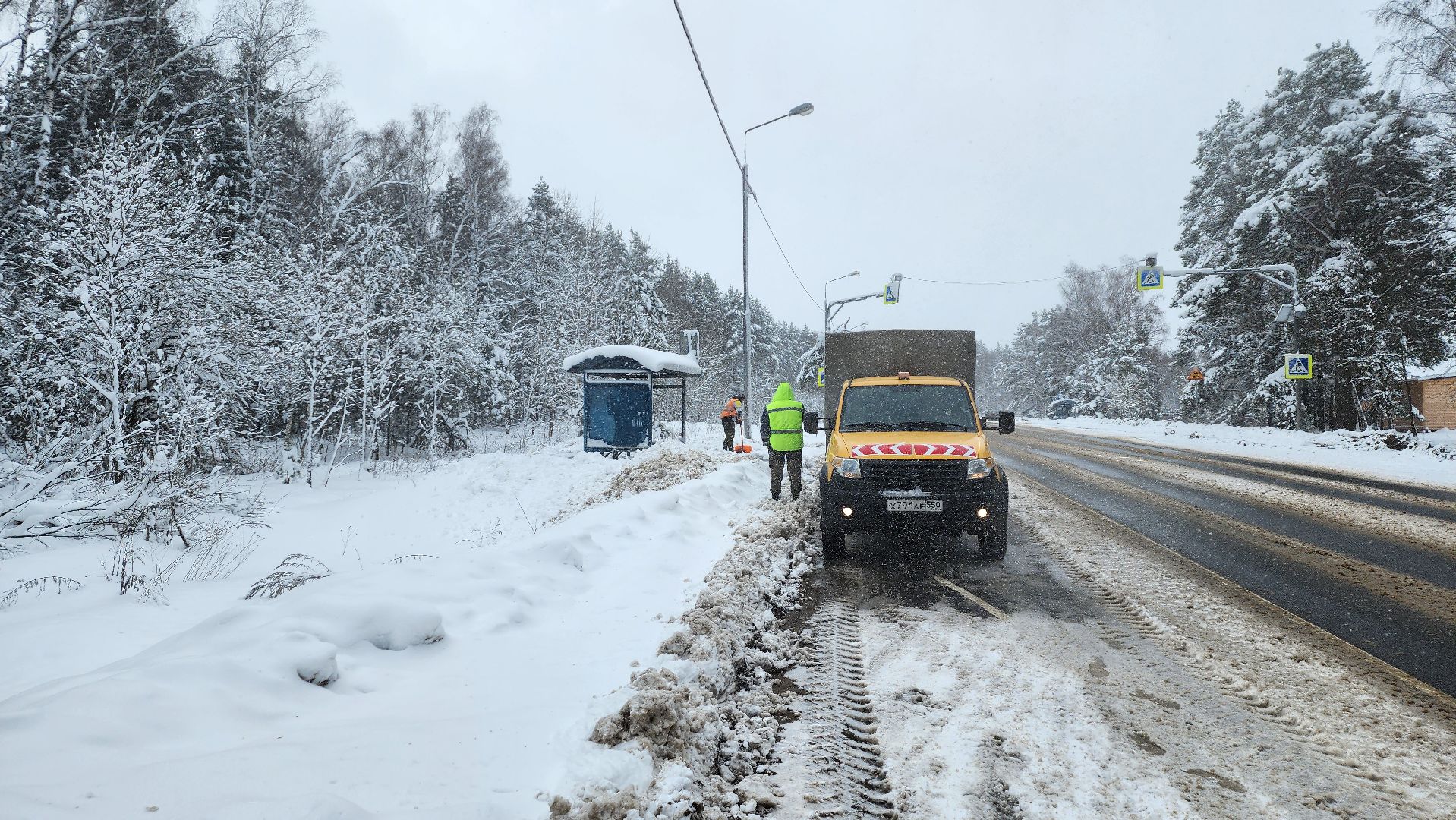 Щелково, уборка снега, автобусные остановки, уборка остановок,