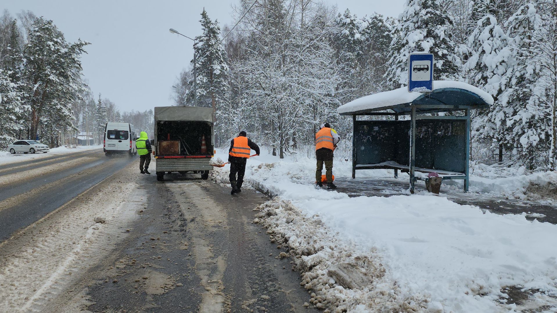 Щелково, уборка снега, автобусные остановки, уборка остановок,