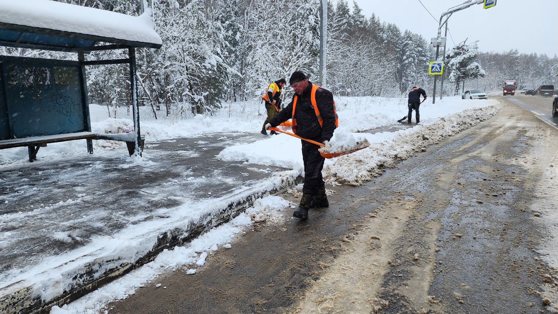 Щелково, уборка снега, автобусные остановки, уборка остановок,