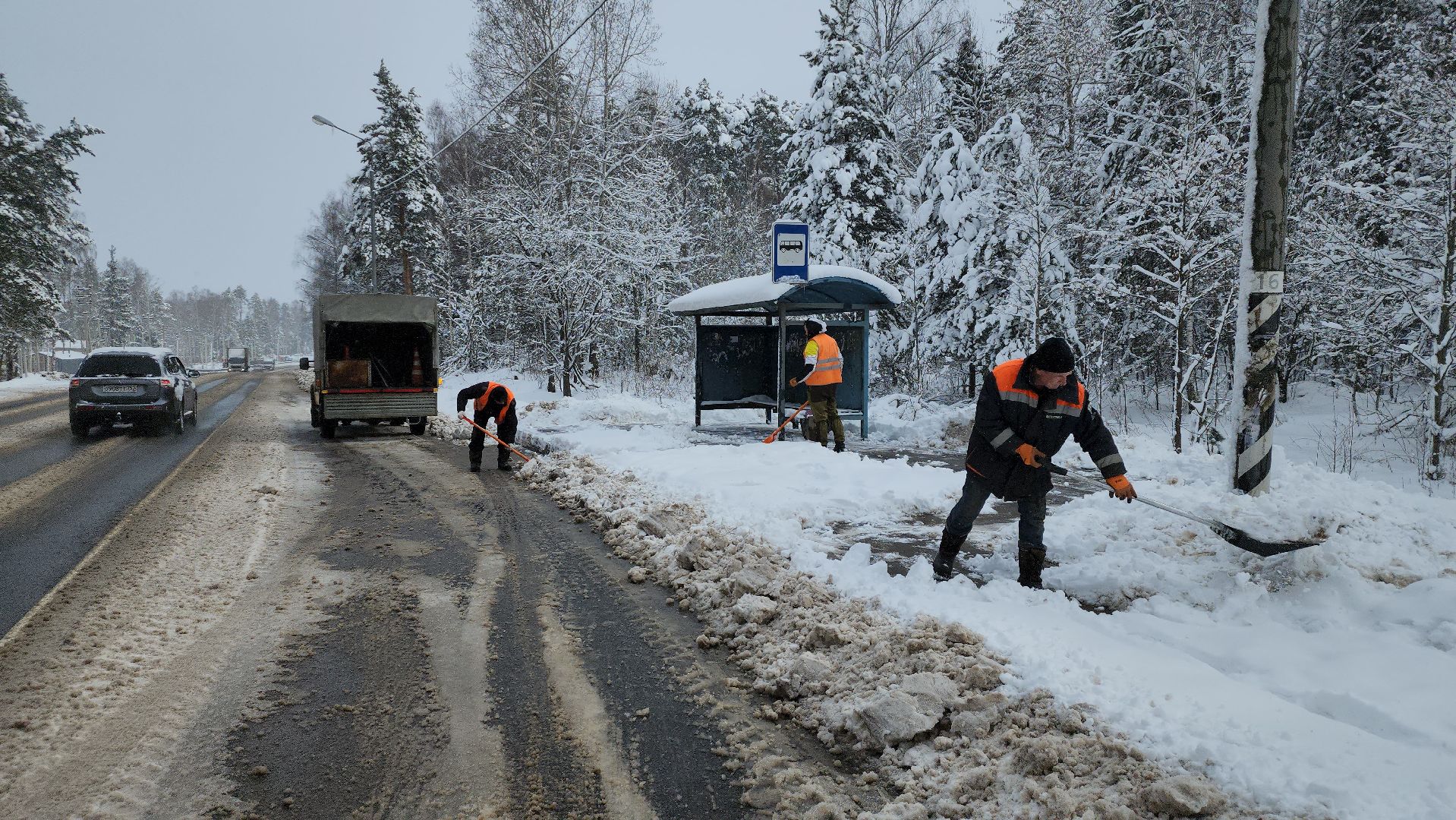 Щелково, уборка снега, автобусные остановки, уборка остановок,