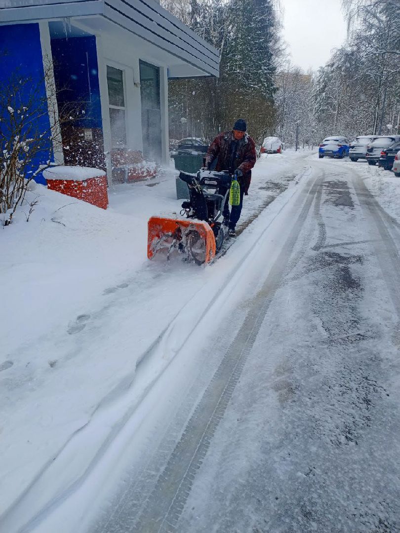 уборка снега, техника, трактор, коммунальная служба,