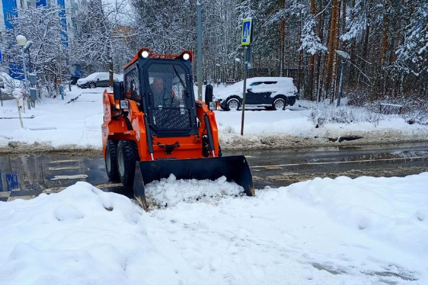 уборка снега, техника, трактор, коммунальная служба,