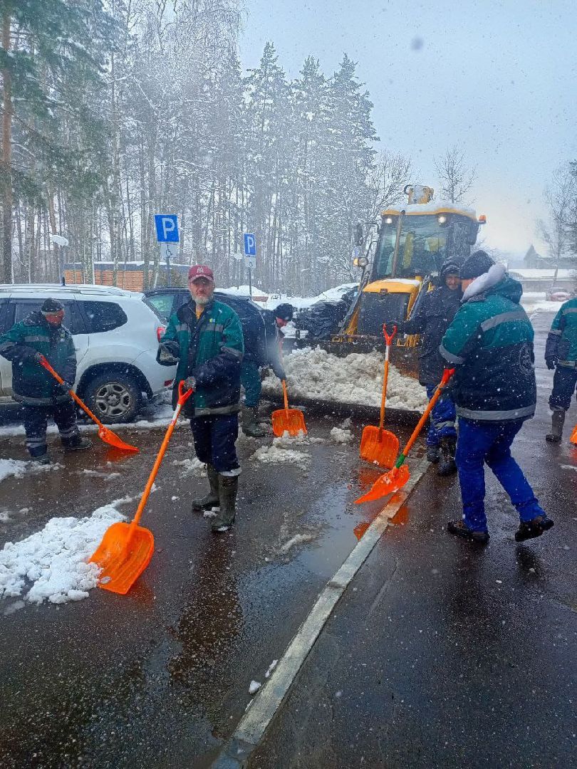 уборка снега, техника, трактор, коммунальная служба,