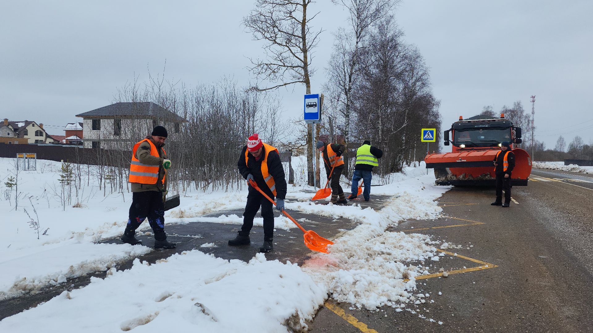волоколамск, уборка снега, автобусные остановки,