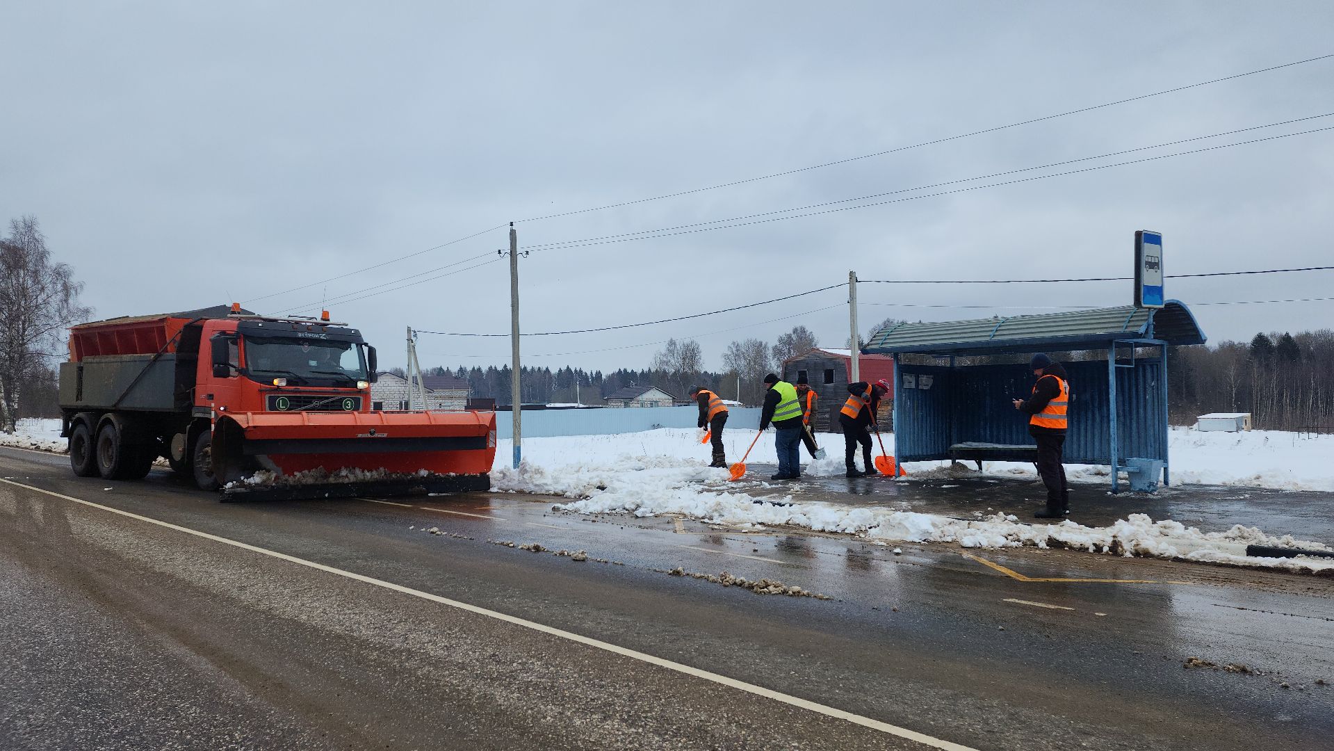 волоколамск, уборка снега, автобусные остановки,