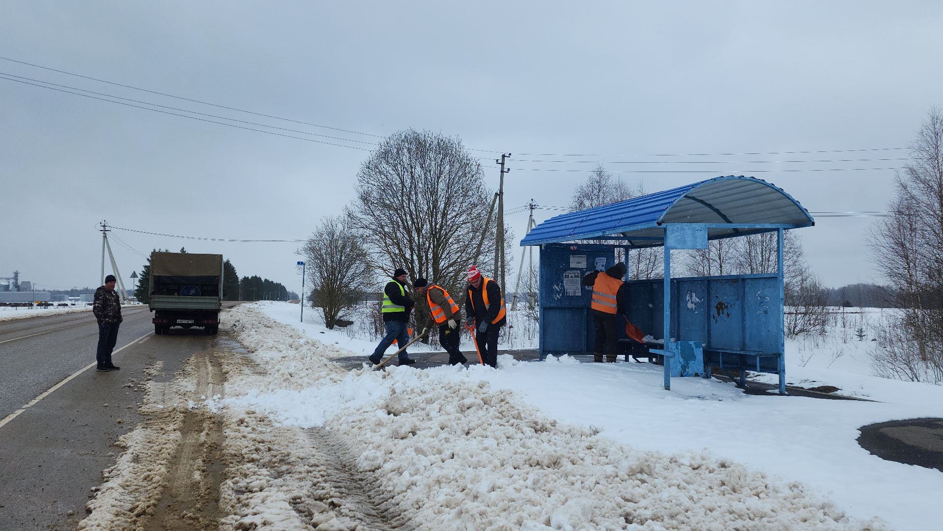 волоколамск, уборка снега, автобусные остановки,