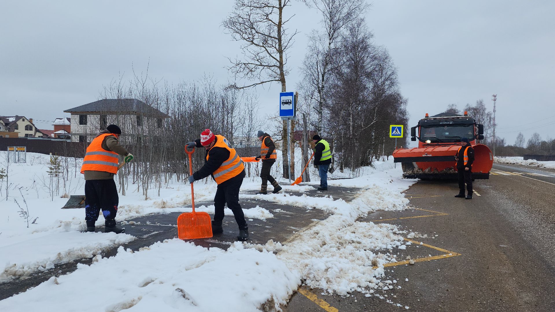 волоколамск, уборка снега, автобусные остановки,