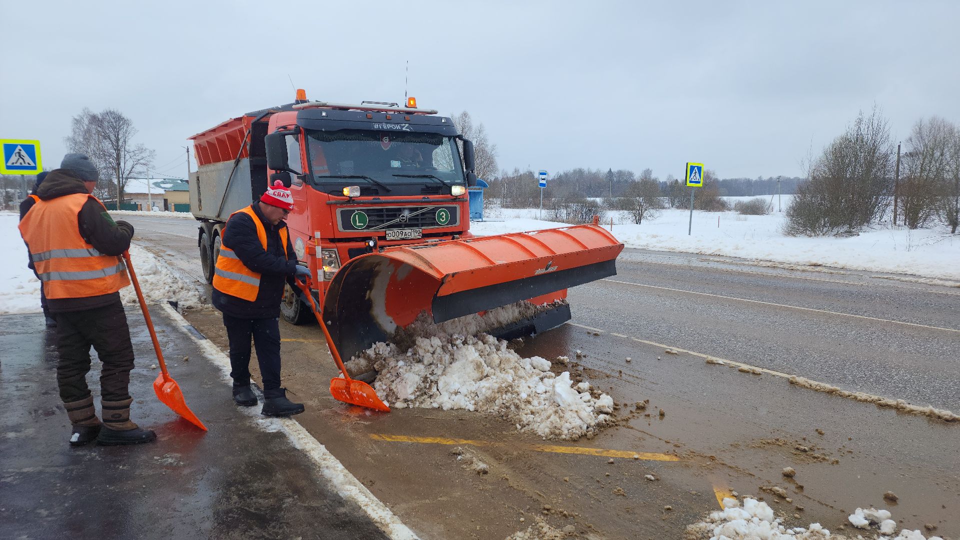 волоколамск, уборка снега, автобусные остановки,