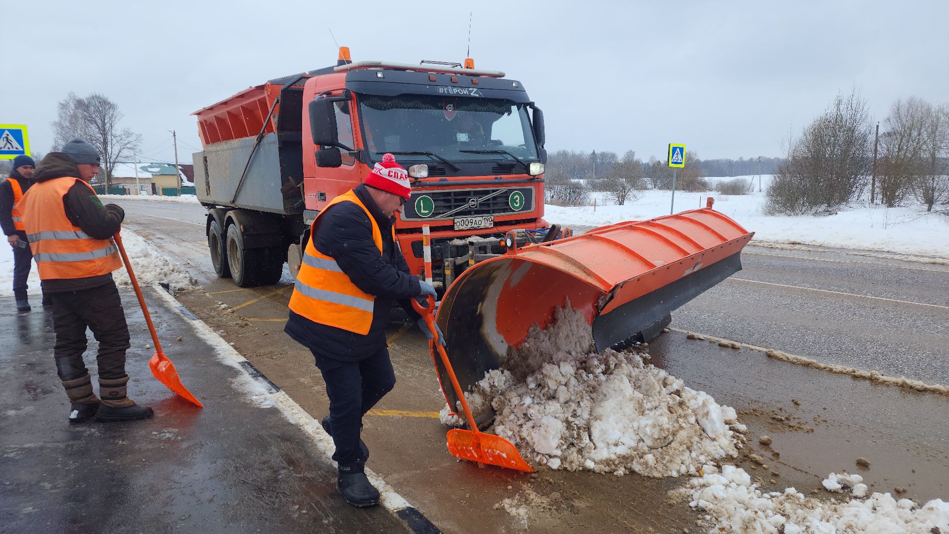 волоколамск, уборка снега, автобусные остановки,