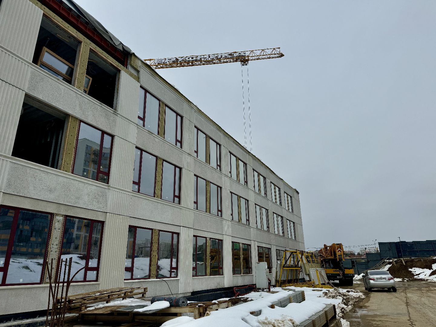 строительство школы, брусника, ленинский городской округ,