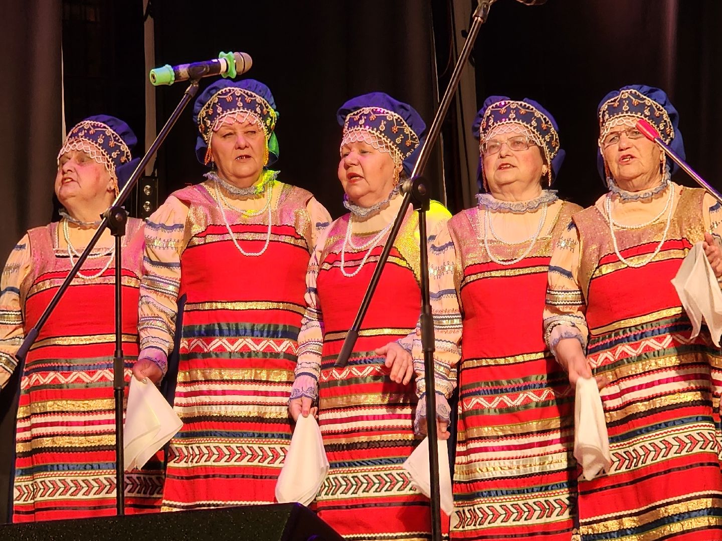 сергиев посад, дк октябрь, фестиваль, ветеранские коллективы, и нисколько мы с тобой не постарели,