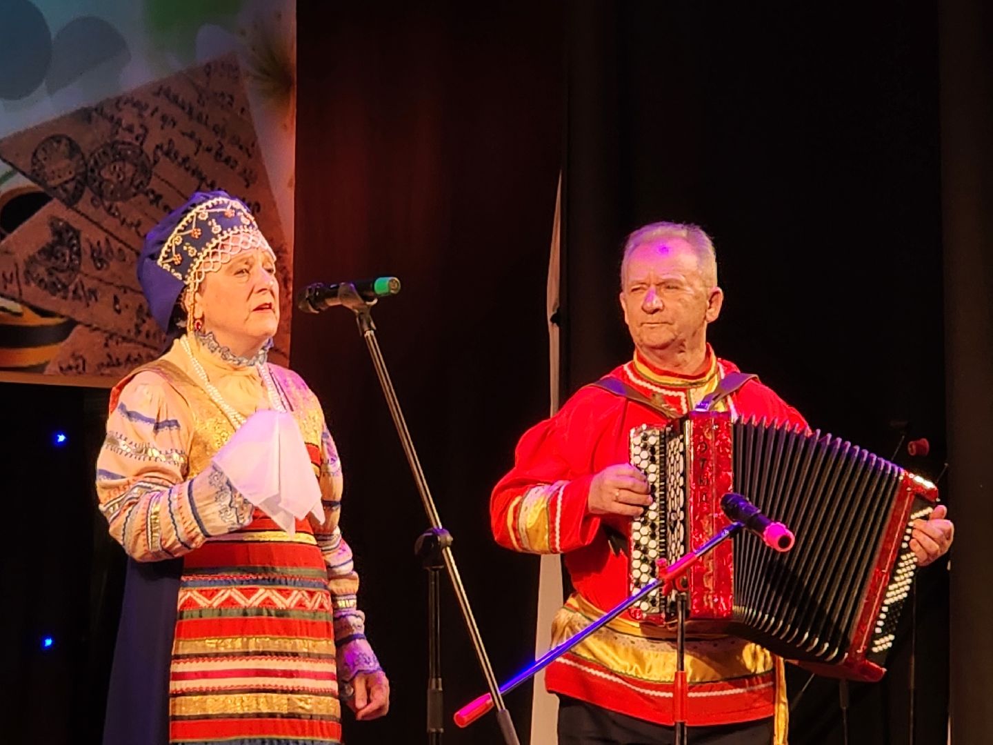 сергиев посад, дк октябрь, фестиваль, ветеранские коллективы, и нисколько мы с тобой не постарели,