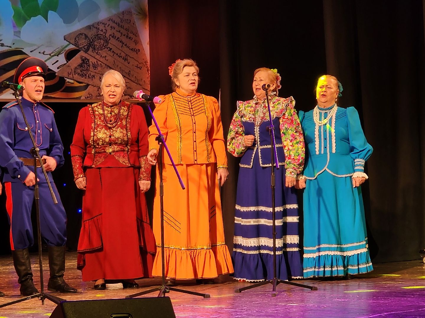 сергиев посад, дк октябрь, фестиваль, ветеранские коллективы, и нисколько мы с тобой не постарели,