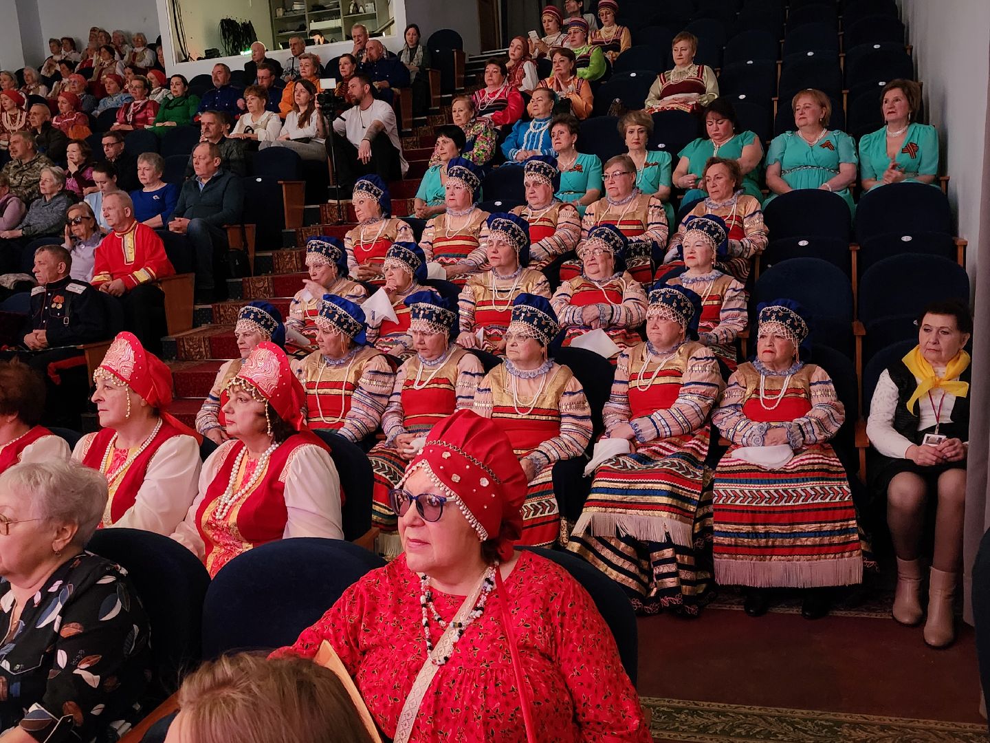 сергиев посад, дк октябрь, фестиваль, ветеранские коллективы, и нисколько мы с тобой не постарели,