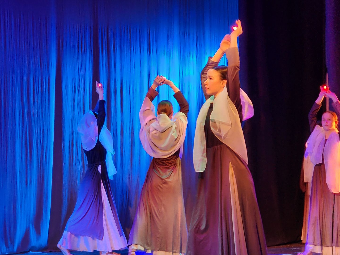 сергиев посад, дк октябрь, фестиваль, ветеранские коллективы, и нисколько мы с тобой не постарели,