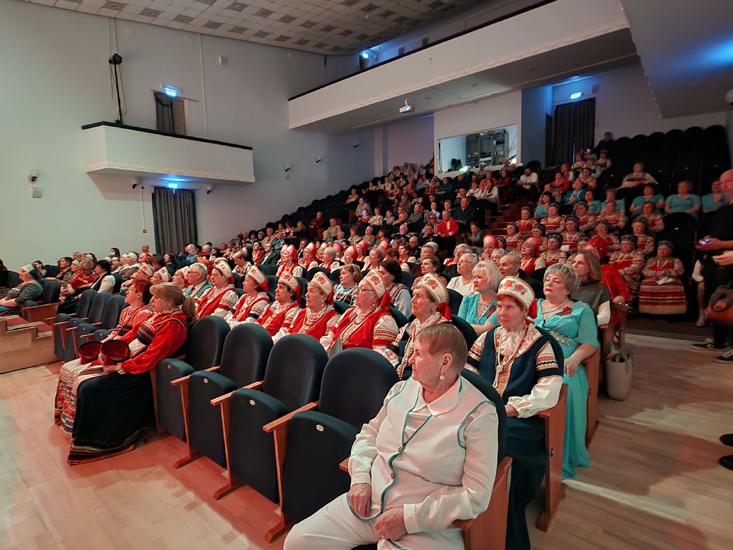 сергиев посад, дк октябрь, фестиваль, ветеранские коллективы, и нисколько мы с тобой не постарели,