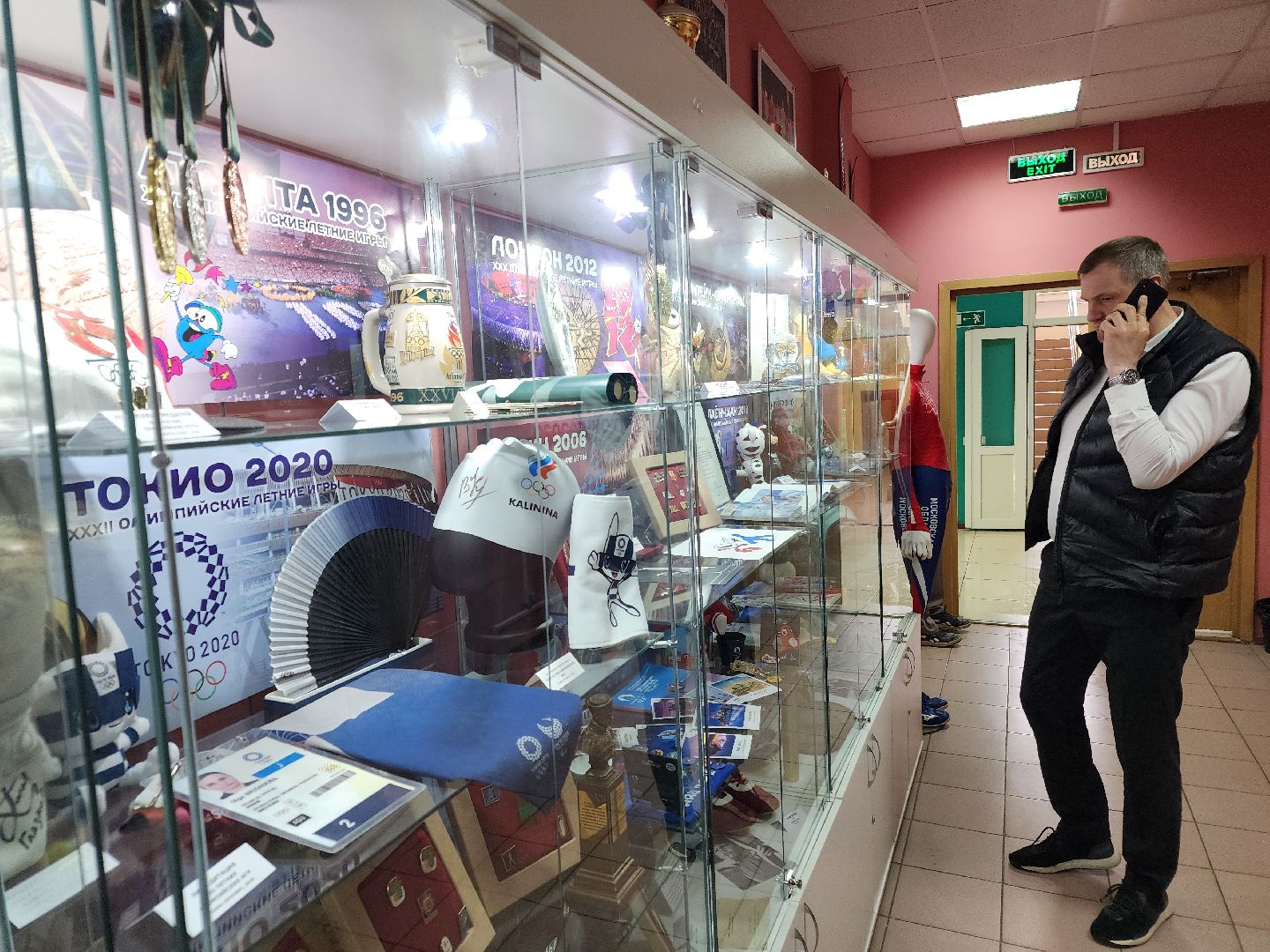 Чехов, улица Мира 9а, спортивный комплекс надежды россии, музей спорта, экспозиция, награды, спортивная форма, атрибутика, сувениры, аксессуары, автографы, чемпионы олимпийских игр, клуб Чеховские медведи, гандбол, бокс, хоккей, синхронное плавание, Александр Черноиванов,