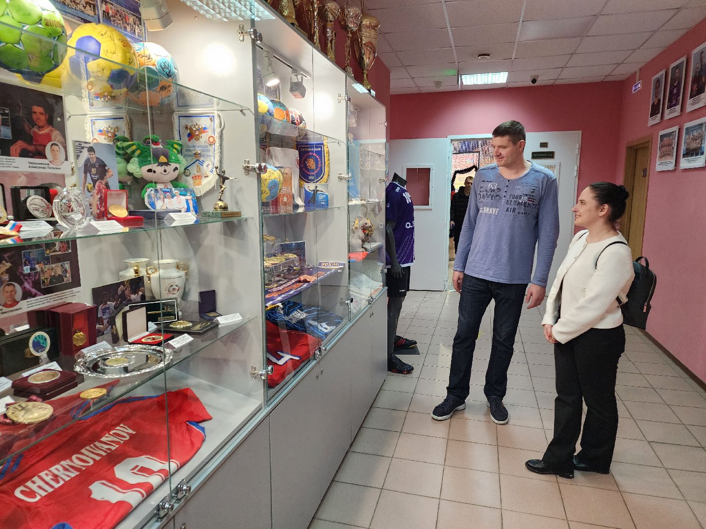 Чехов, улица Мира 9а, спортивный комплекс надежды россии, музей спорта, экспозиция, награды, спортивная форма, атрибутика, сувениры, аксессуары, автографы, чемпионы олимпийских игр, клуб Чеховские медведи, гандбол, бокс, хоккей, синхронное плавание, Александр Черноиванов,