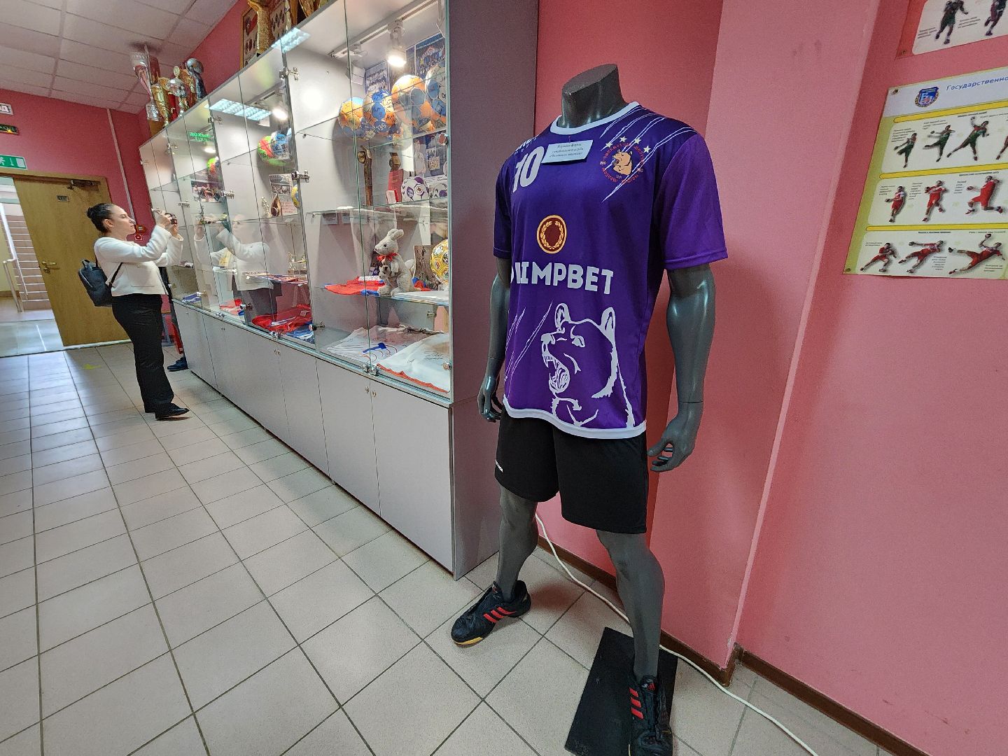 Чехов, улица Мира 9а, спортивный комплекс надежды россии, музей спорта, экспозиция, награды, спортивная форма, атрибутика, сувениры, аксессуары, автографы, чемпионы олимпийских игр, клуб Чеховские медведи, гандбол, бокс, хоккей, синхронное плавание, Александр Черноиванов,