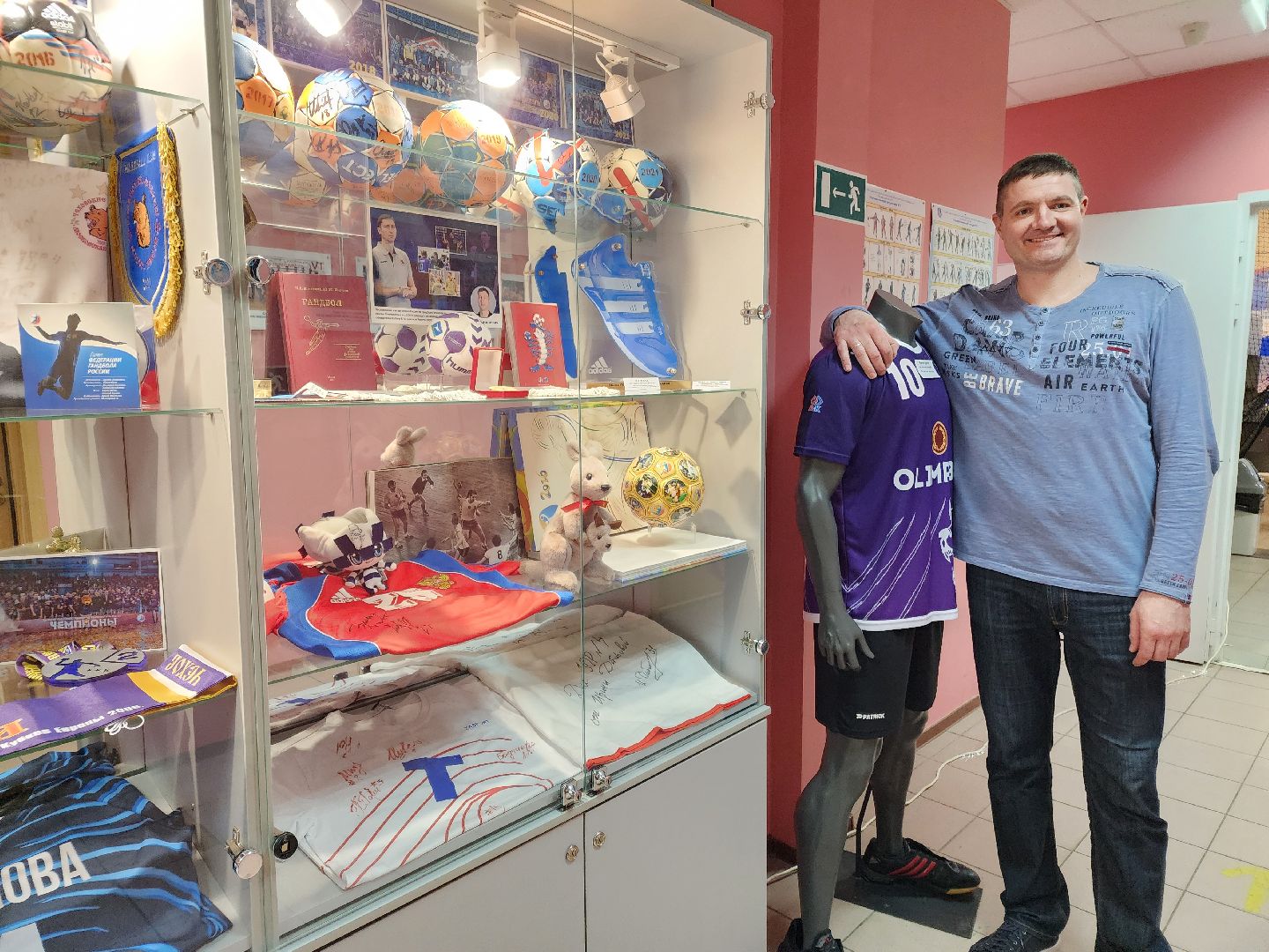 Чехов, улица Мира 9а, спортивный комплекс надежды россии, музей спорта, экспозиция, награды, спортивная форма, атрибутика, сувениры, аксессуары, автографы, чемпионы олимпийских игр, клуб Чеховские медведи, гандбол, бокс, хоккей, синхронное плавание, Александр Черноиванов,