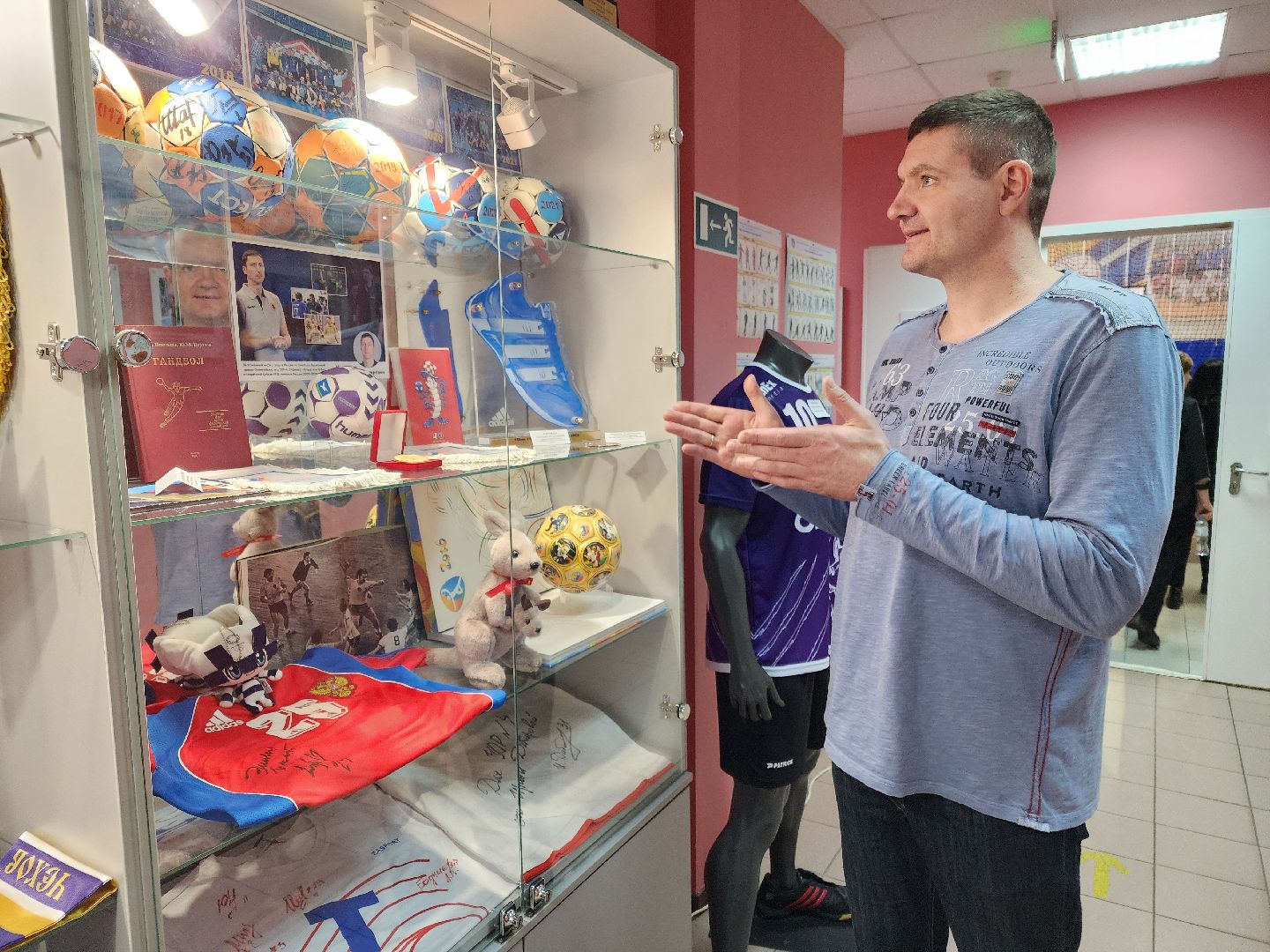 Чехов, улица Мира 9а, спортивный комплекс надежды россии, музей спорта, экспозиция, награды, спортивная форма, атрибутика, сувениры, аксессуары, автографы, чемпионы олимпийских игр, клуб Чеховские медведи, гандбол, бокс, хоккей, синхронное плавание, Александр Черноиванов,