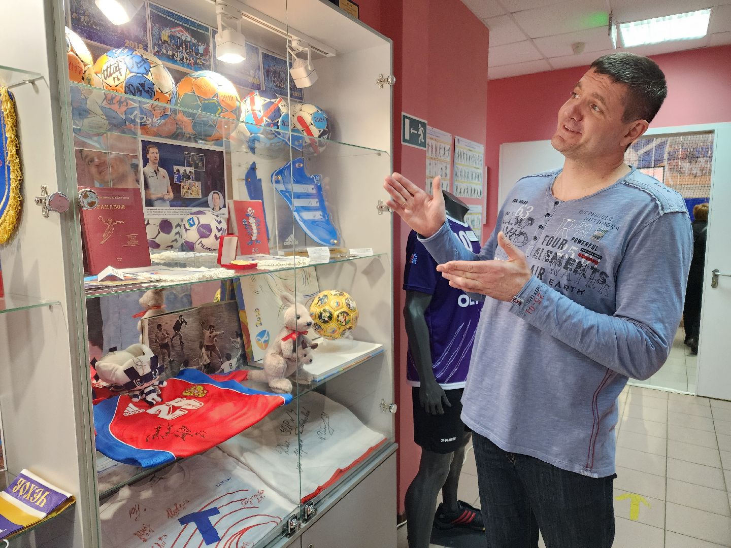 Чехов, улица Мира 9а, спортивный комплекс надежды россии, музей спорта, экспозиция, награды, спортивная форма, атрибутика, сувениры, аксессуары, автографы, чемпионы олимпийских игр, клуб Чеховские медведи, гандбол, бокс, хоккей, синхронное плавание, Александр Черноиванов,