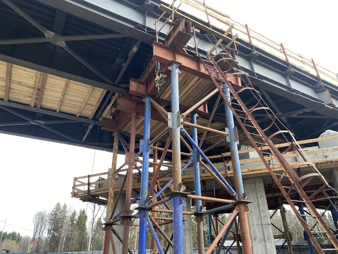 Путепровод в Сабурово , Дублер Пятницкого шоссе , Новая дорога ,