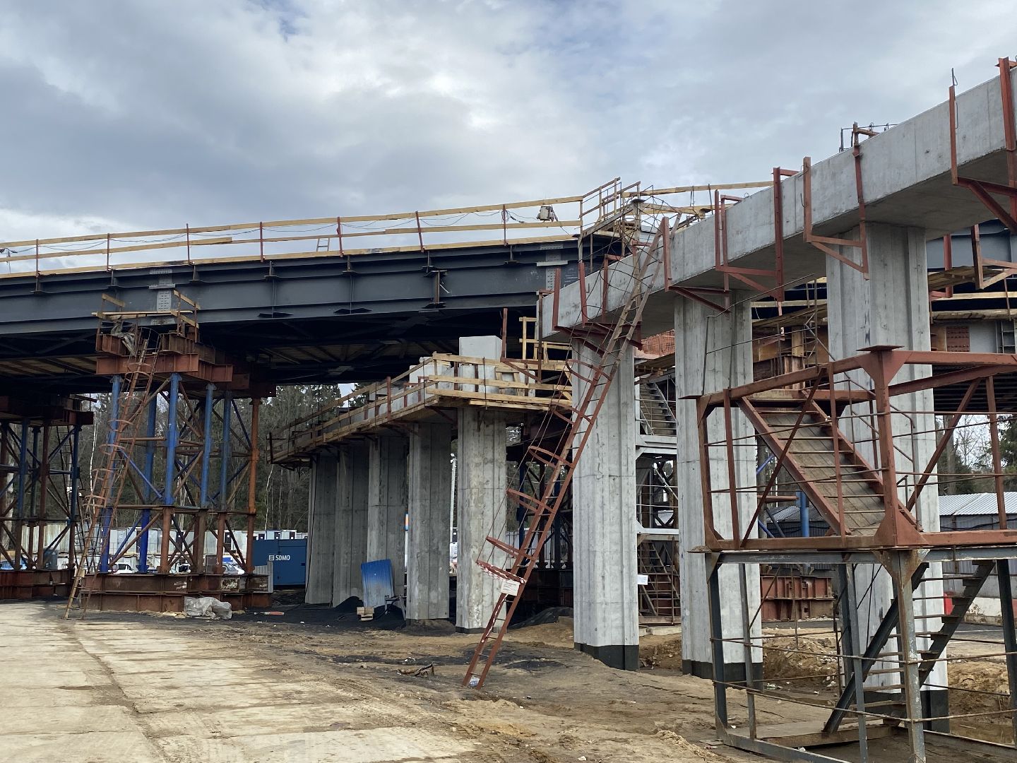 Путепровод в Сабурово , Дублер Пятницкого шоссе , Новая дорога ,