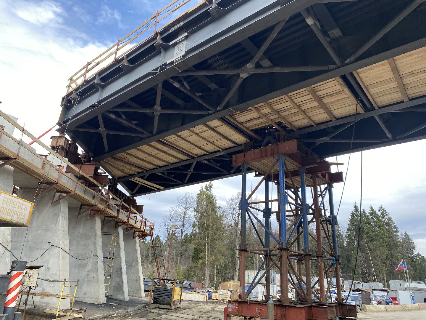 Путепровод в Сабурово , Дублер Пятницкого шоссе , Новая дорога ,