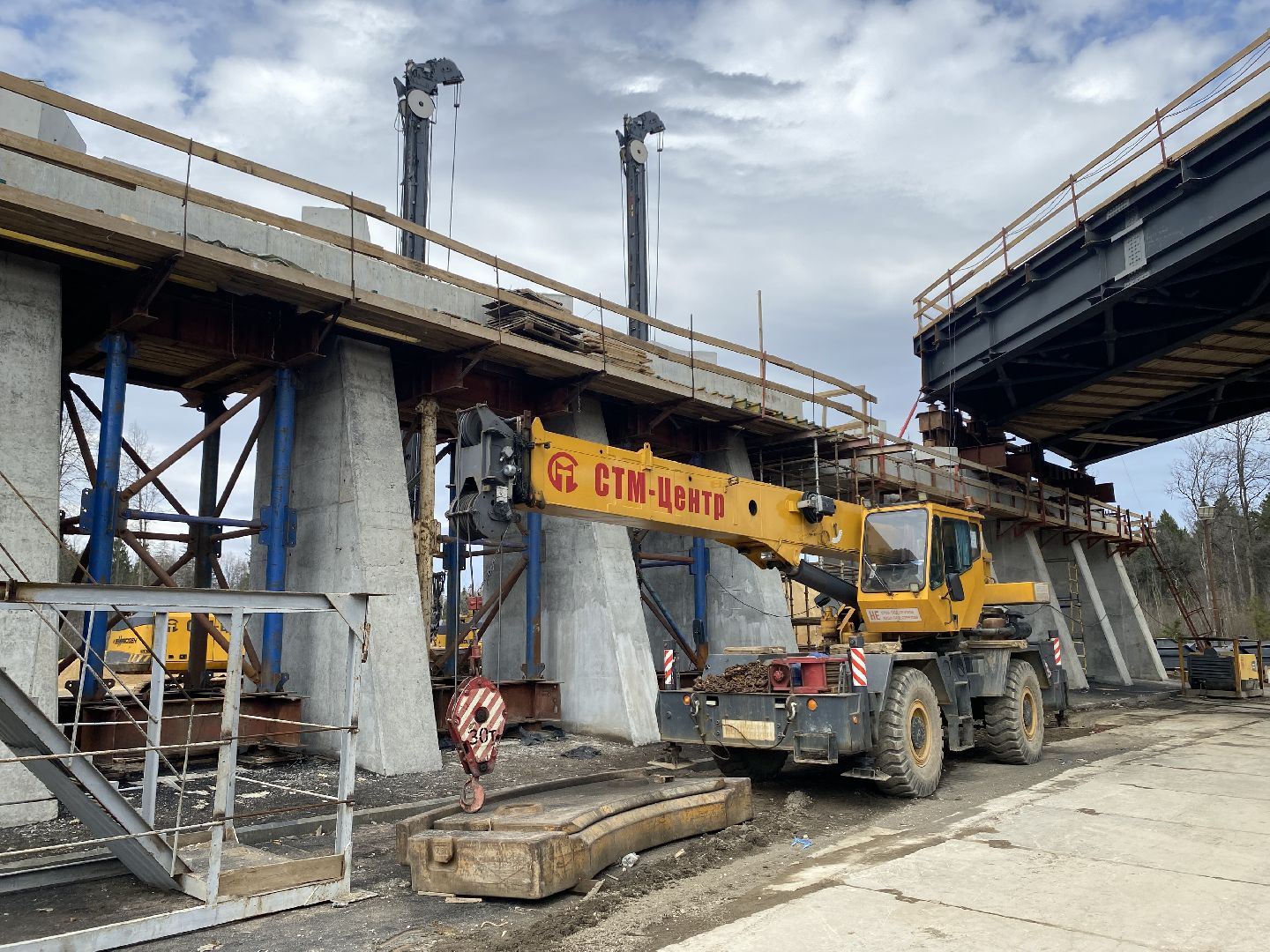 Путепровод в Сабурово , Дублер Пятницкого шоссе , Новая дорога ,