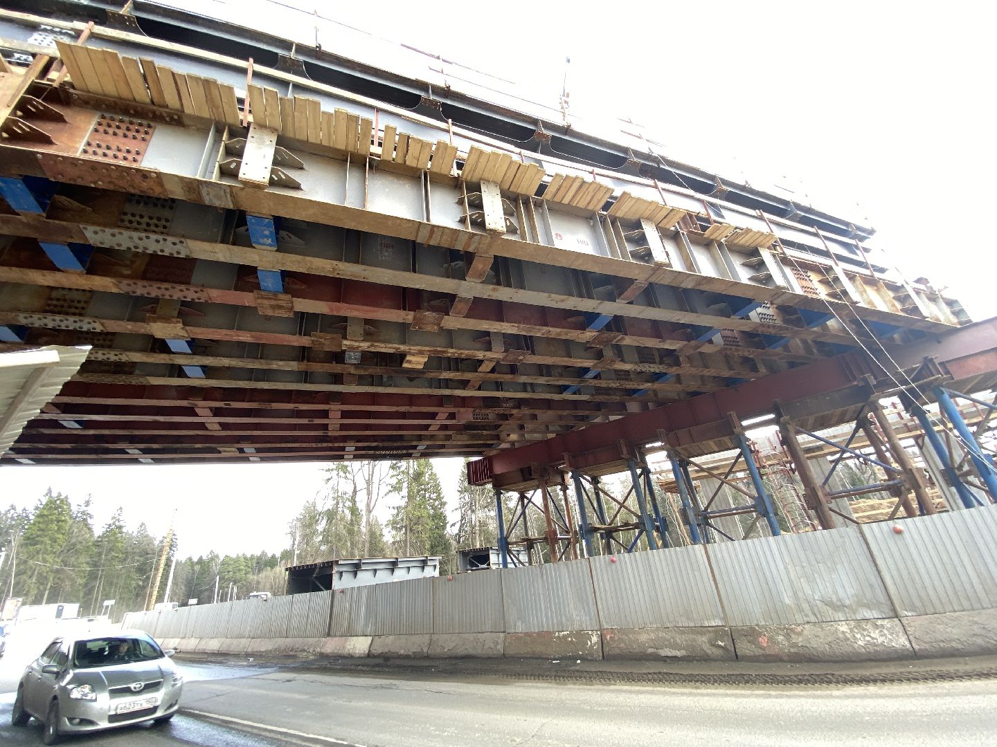 Путепровод в Сабурово , Дублер Пятницкого шоссе , Новая дорога ,