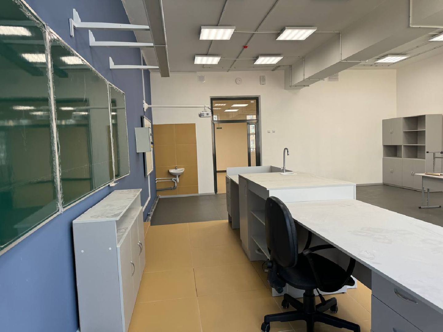 строительство, школа, жилой комплекс, кабинеты, спортплощадка, ввод в эксплуатацию,