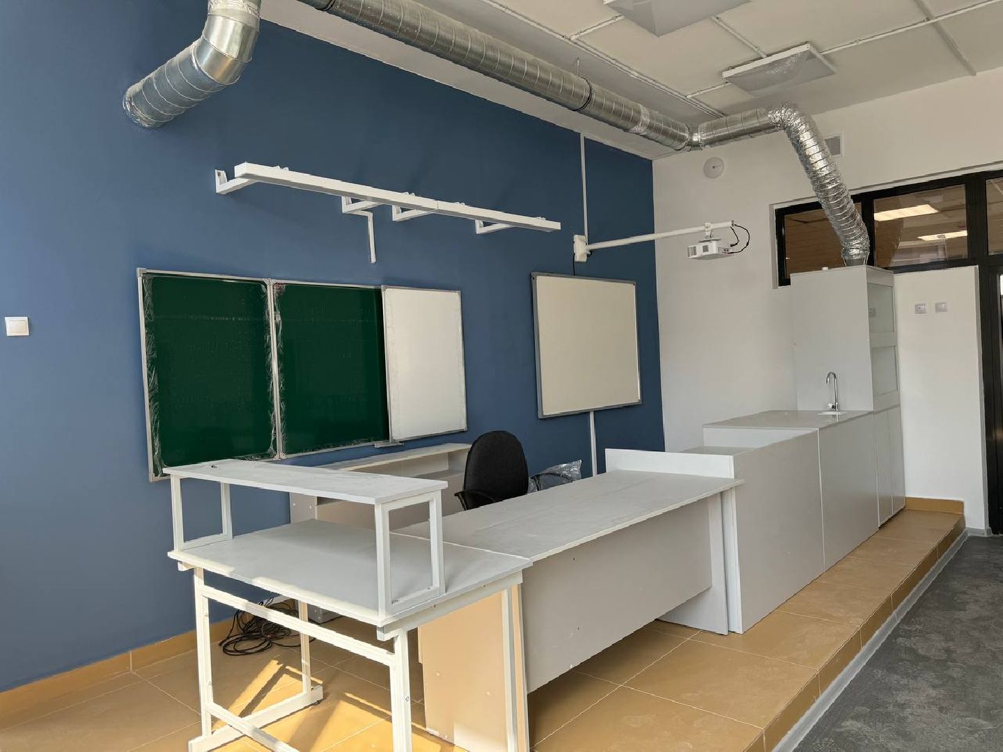 строительство, школа, жилой комплекс, кабинеты, спортплощадка, ввод в эксплуатацию,