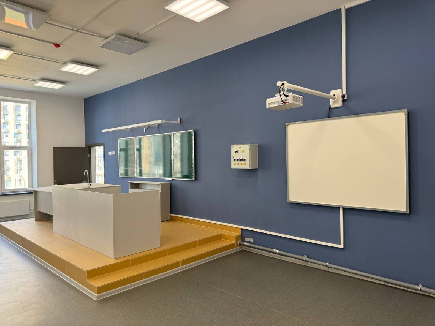 строительство, школа, жилой комплекс, кабинеты, спортплощадка, ввод в эксплуатацию,