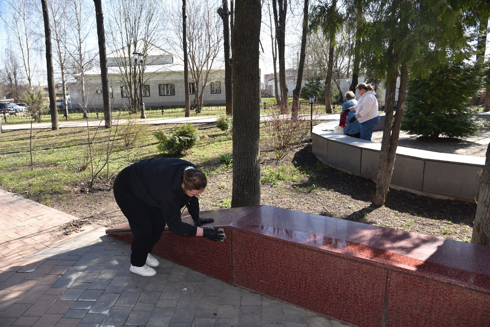 лотошино, сквер победы, субботник, уборка города,