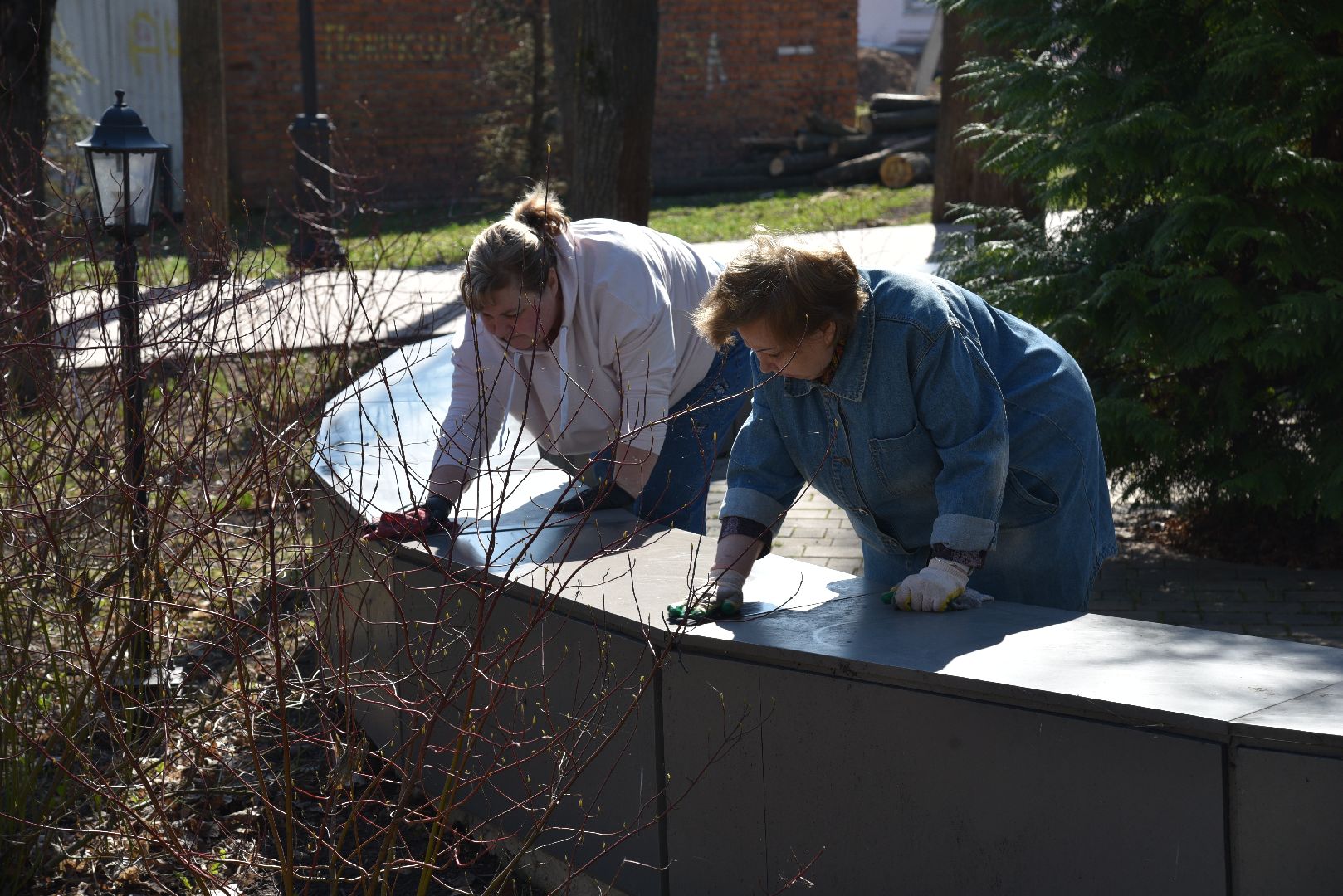 лотошино, сквер победы, субботник, уборка города,