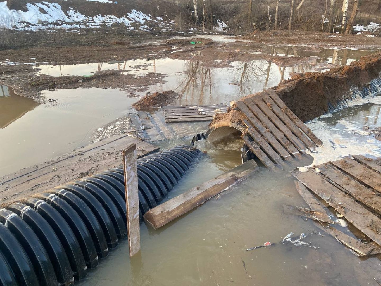 Чехов, деревня Чепелево, улица Энтузиастов, наводнение, подтопление, разлив воды, пруды, дренажная система, МЧС, Мособлпожспас,