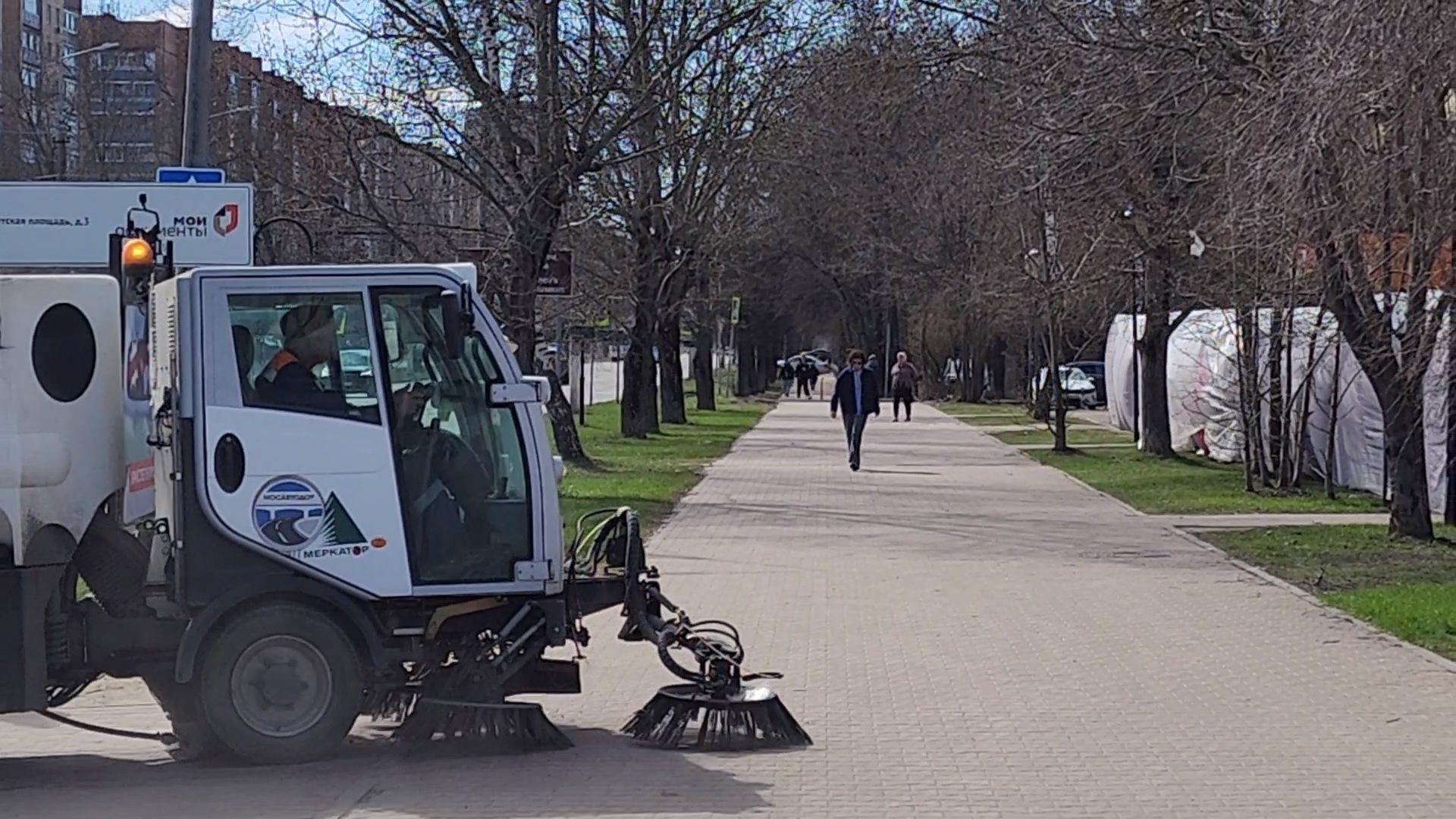Чехов, улица Чехова, уборка тротуаров, очистка пешеходных дорожек, дорожные работы, Мосавтодор, дороги регионального значения, дороги и тротуары местного значения, мбу чеховское благоустройство, уборочная техника, спецтехника,