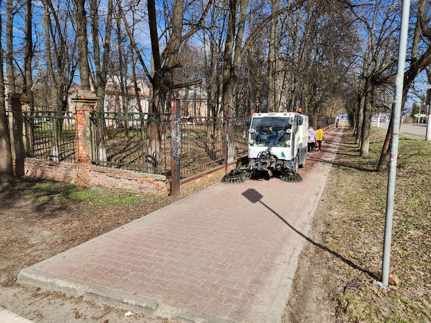 Чехов, улица Чехова, уборка тротуаров, очистка пешеходных дорожек, дорожные работы, Мосавтодор, дороги регионального значения, дороги и тротуары местного значения, мбу чеховское благоустройство, уборочная техника, спецтехника,