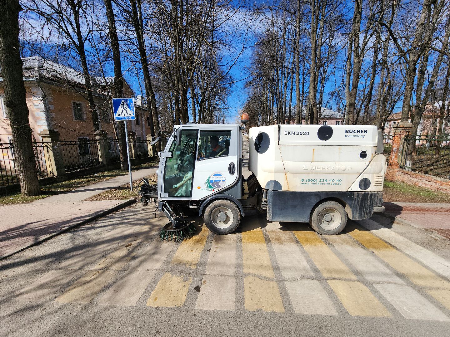 Чехов, улица Чехова, уборка тротуаров, очистка пешеходных дорожек, дорожные работы, Мосавтодор, дороги регионального значения, дороги и тротуары местного значения, мбу чеховское благоустройство, уборочная техника, спецтехника,