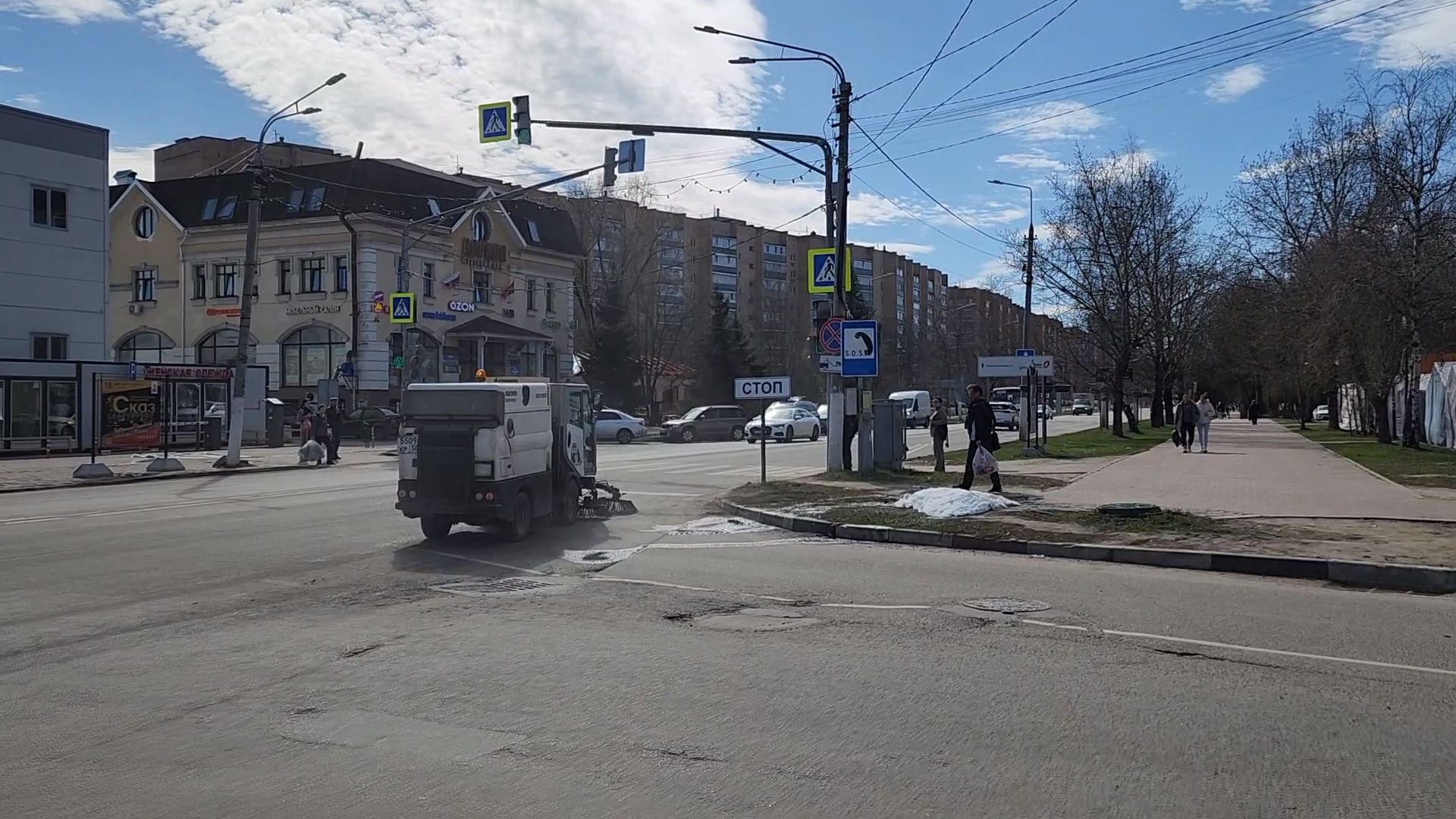 Чехов, улица Чехова, уборка тротуаров, очистка пешеходных дорожек, дорожные работы, Мосавтодор, дороги регионального значения, дороги и тротуары местного значения, мбу чеховское благоустройство, уборочная техника, спецтехника,