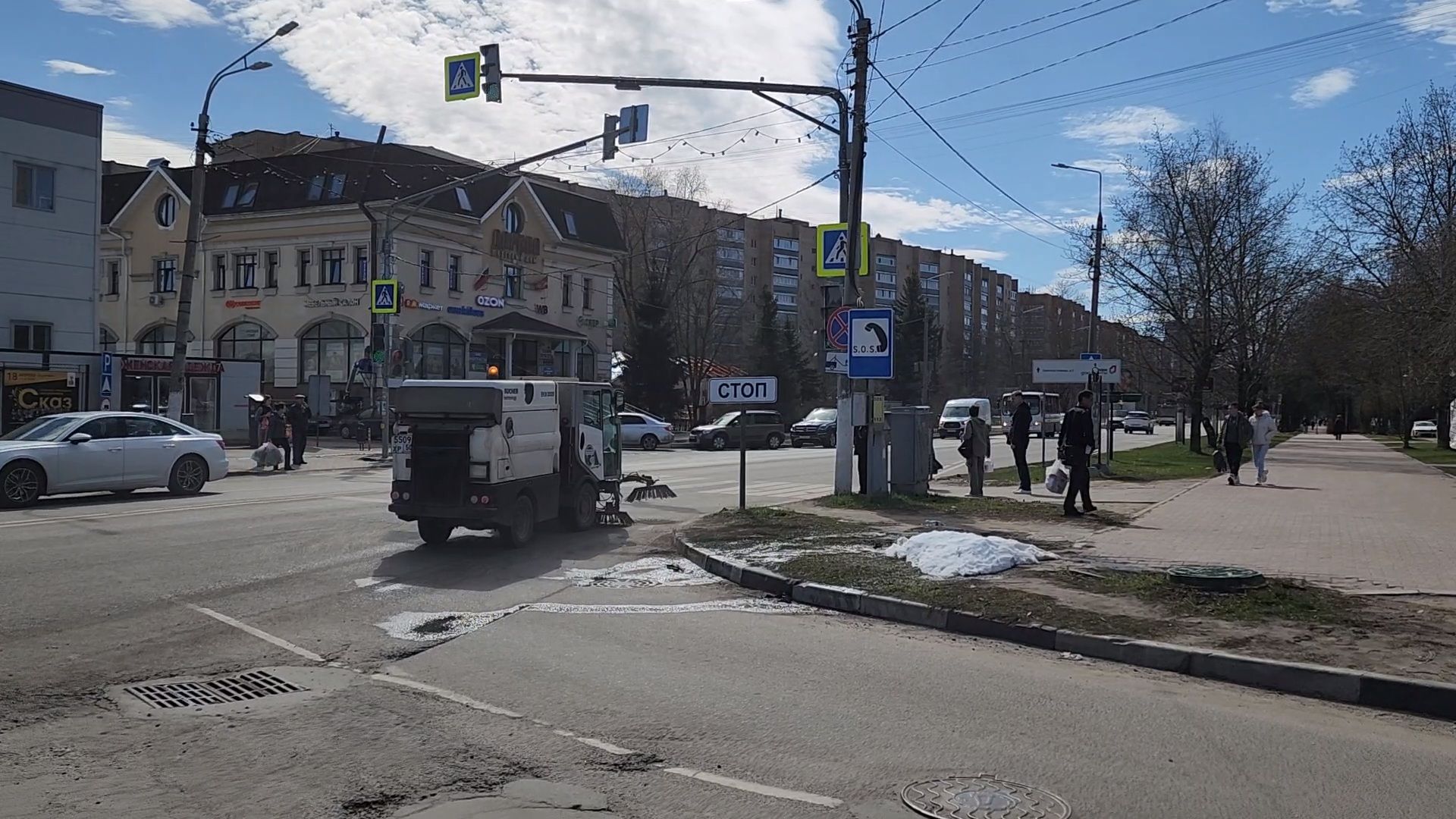 Чехов, улица Чехова, уборка тротуаров, очистка пешеходных дорожек, дорожные работы, Мосавтодор, дороги регионального значения, дороги и тротуары местного значения, мбу чеховское благоустройство, уборочная техника, спецтехника,