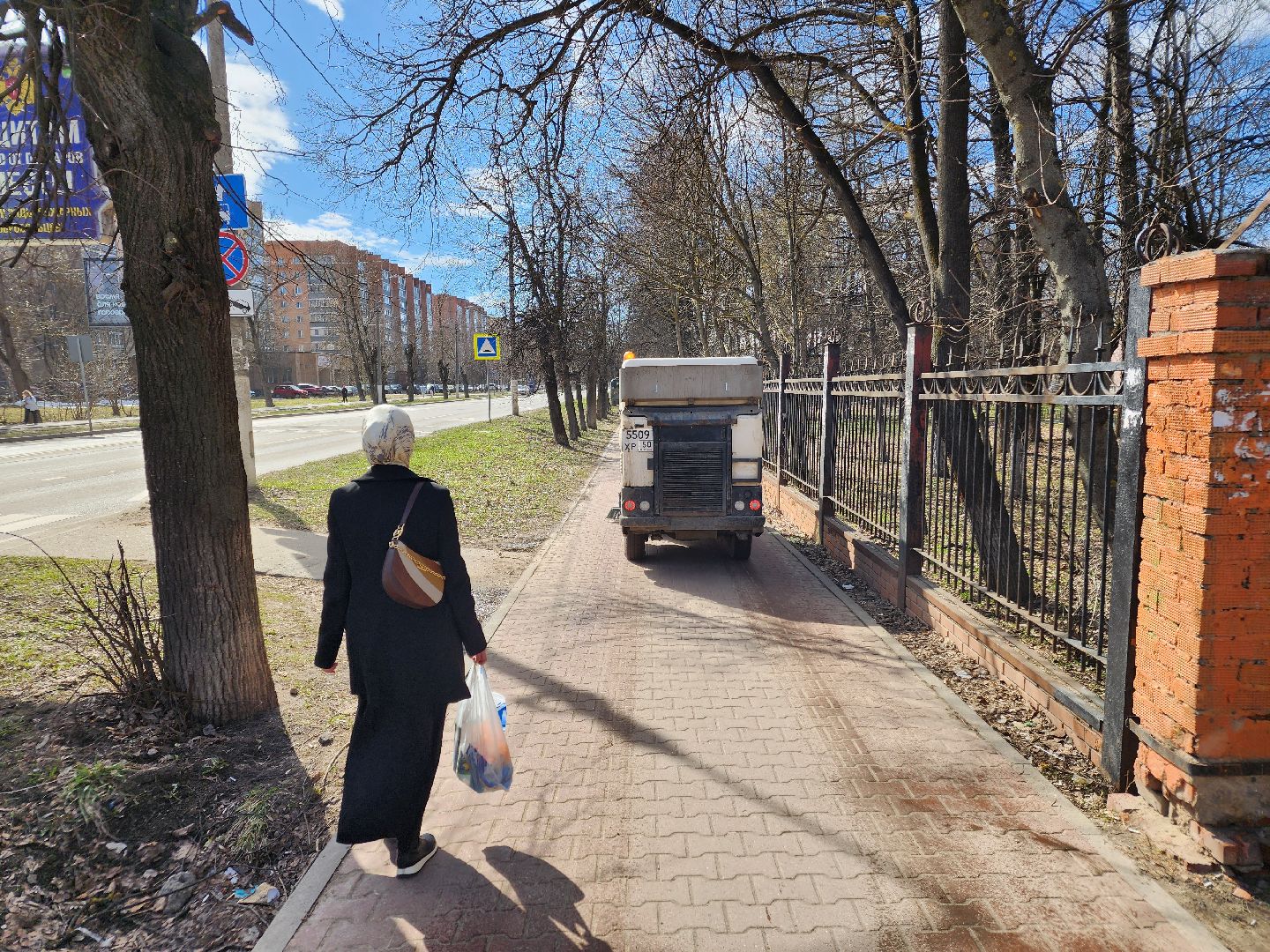 Чехов, улица Чехова, уборка тротуаров, очистка пешеходных дорожек, дорожные работы, Мосавтодор, дороги регионального значения, дороги и тротуары местного значения, мбу чеховское благоустройство, уборочная техника, спецтехника,