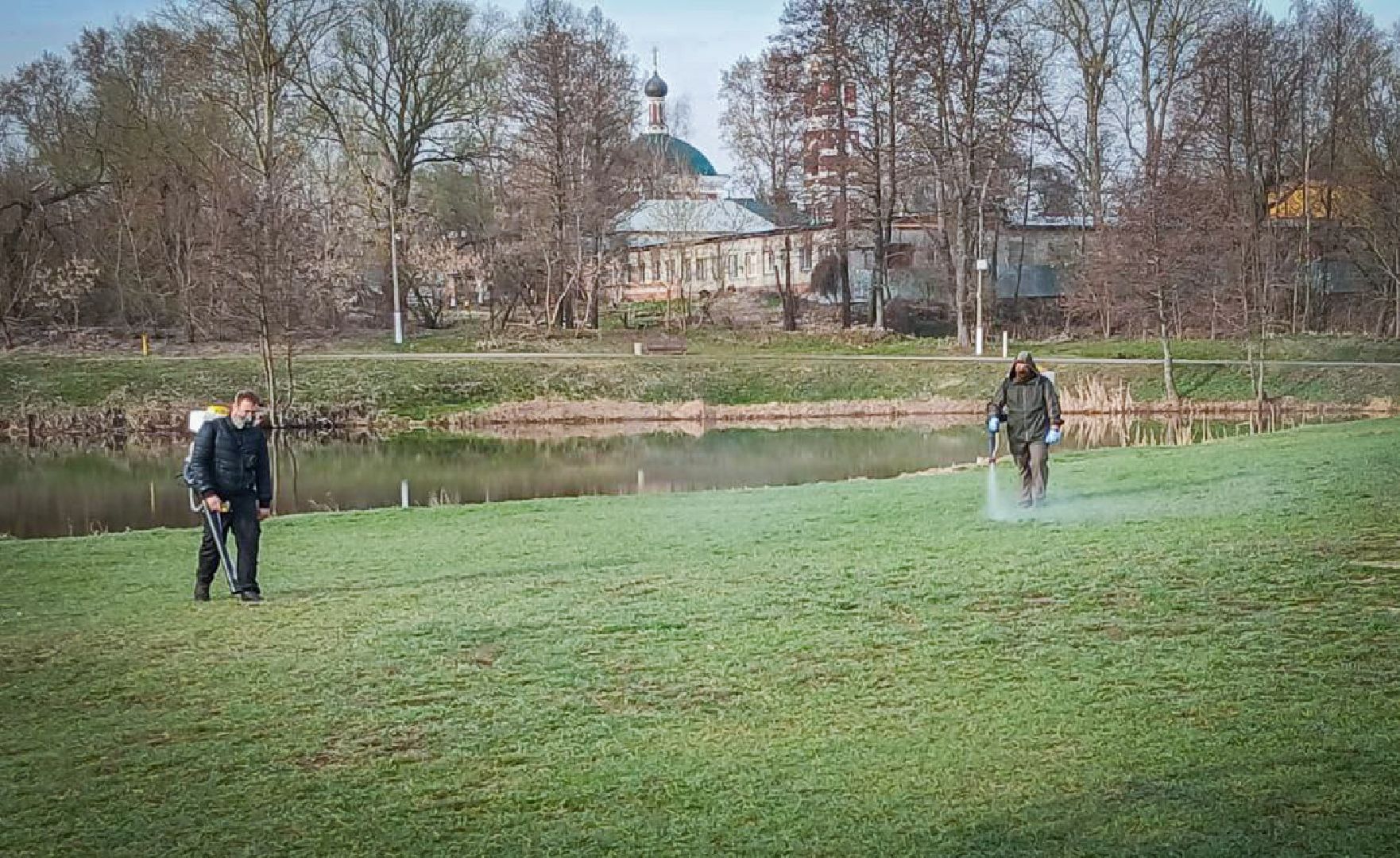 Бронницы , Парк Бронницкий Луг , Обработка парка от клещей,