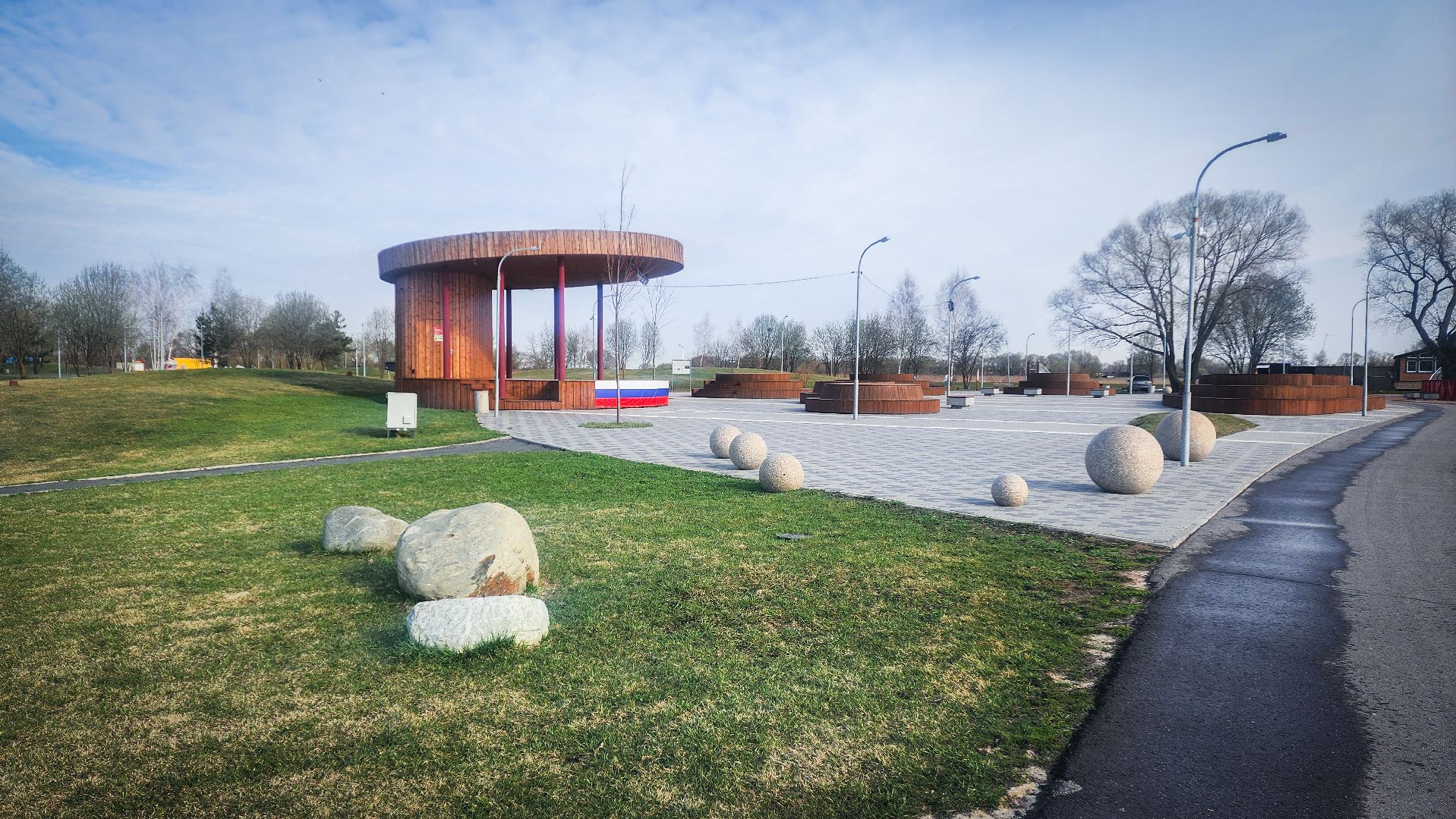 Бронницы , Парк Бронницкий Луг , Обработка парка от клещей,