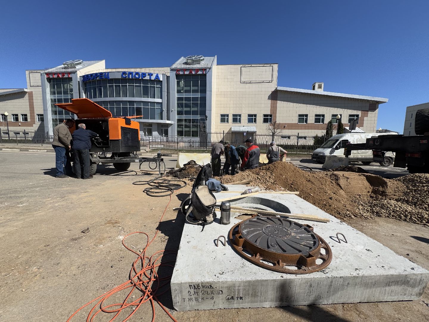 шаховская, канализационные колодцы, коммунальная служба,