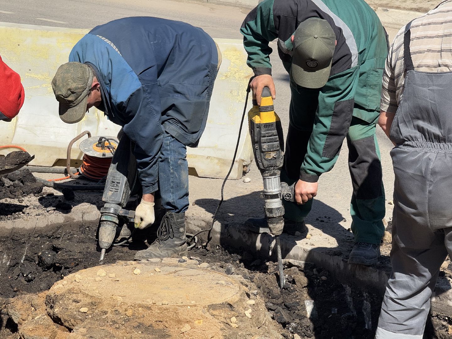 шаховская, канализационные колодцы, коммунальная служба,