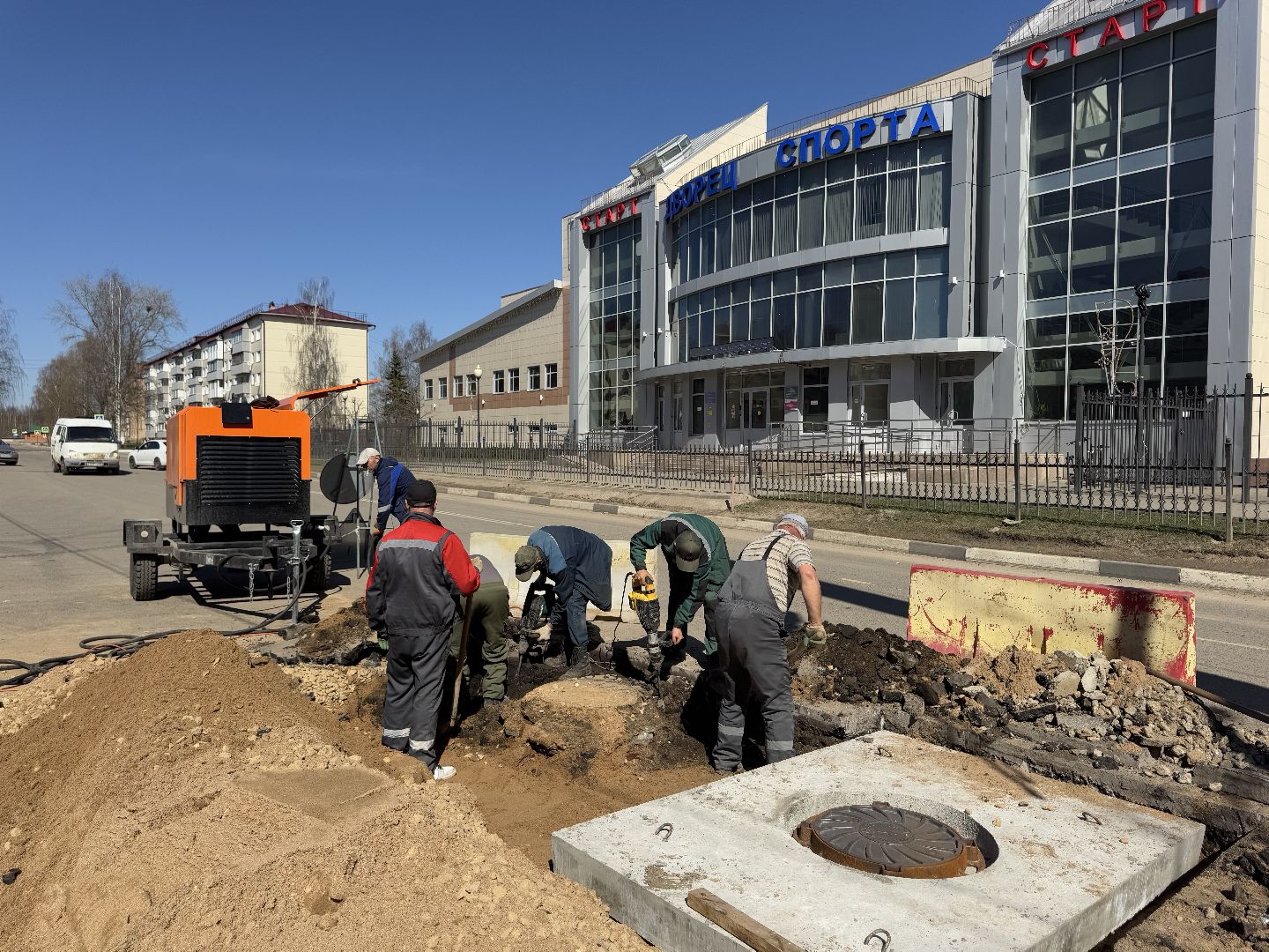 шаховская, канализационные колодцы, коммунальная служба,