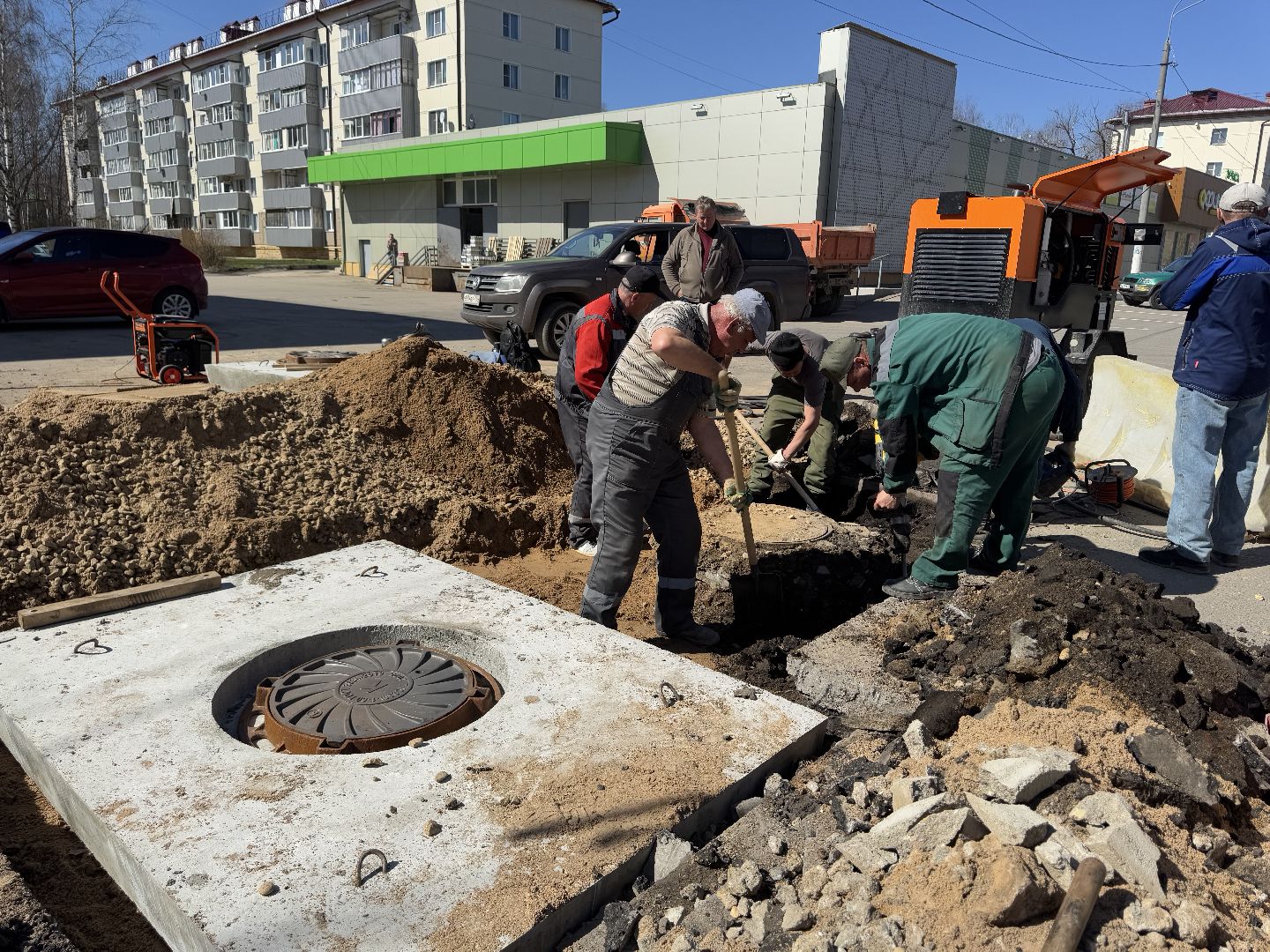 шаховская, канализационные колодцы, коммунальная служба,