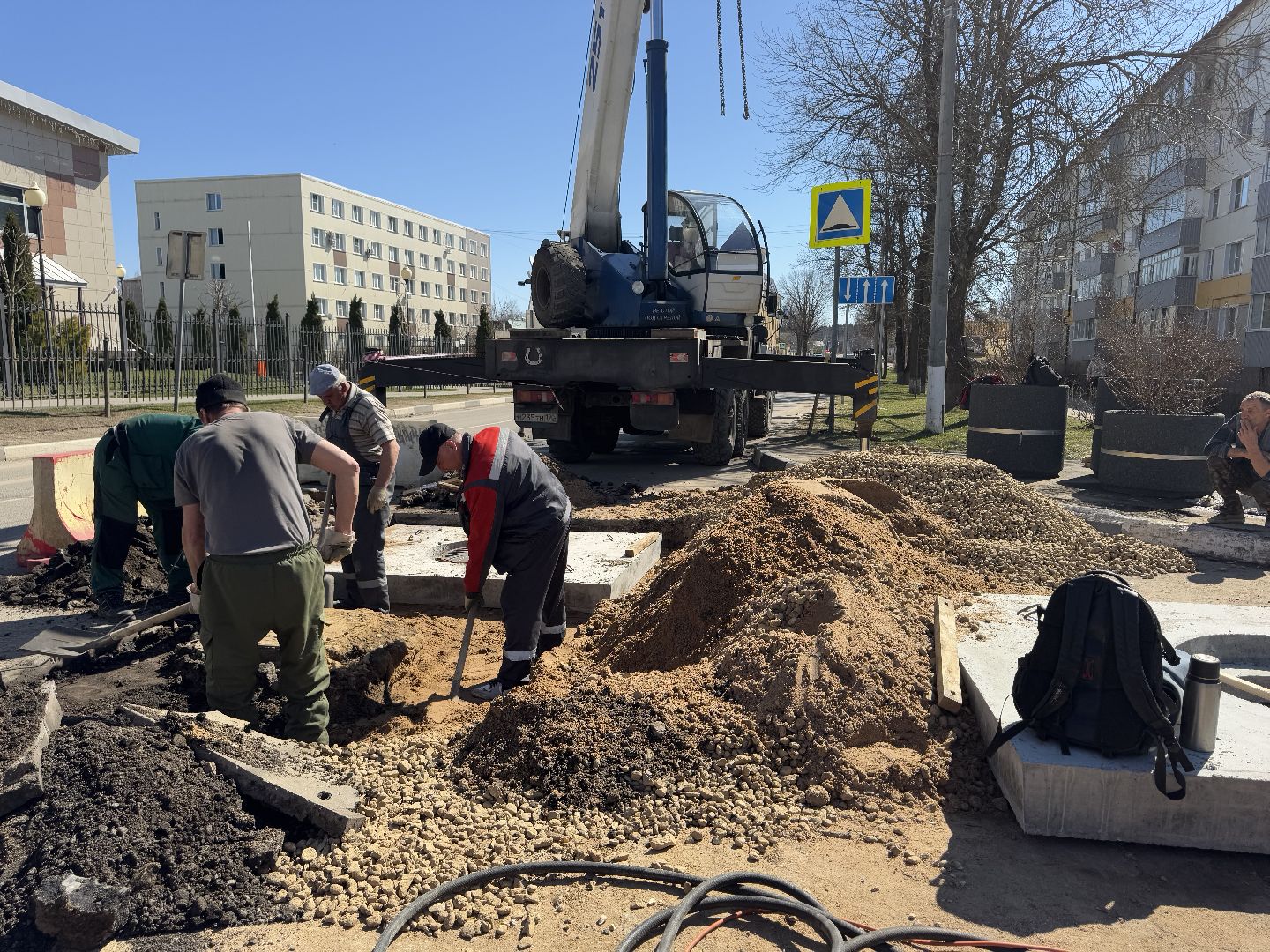 шаховская, канализационные колодцы, коммунальная служба,